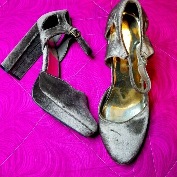 Hot Tomato velvet heels size 9.5 - Picture 1 of 7